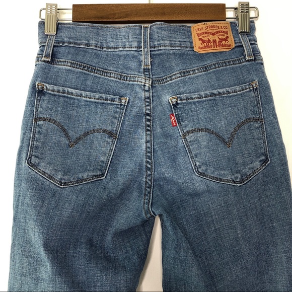 Levi’s 724 High Rise Straight Crop Raw Hem Distressed Jeans - Picture 4 of 8